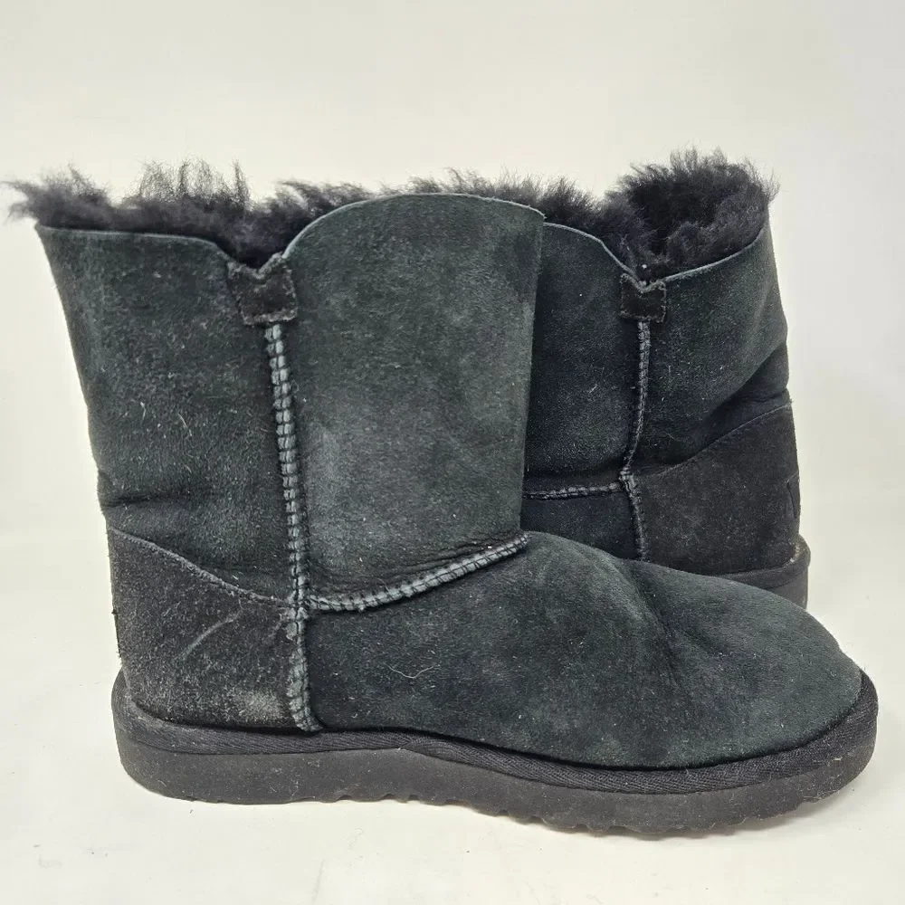 UGG bailey button